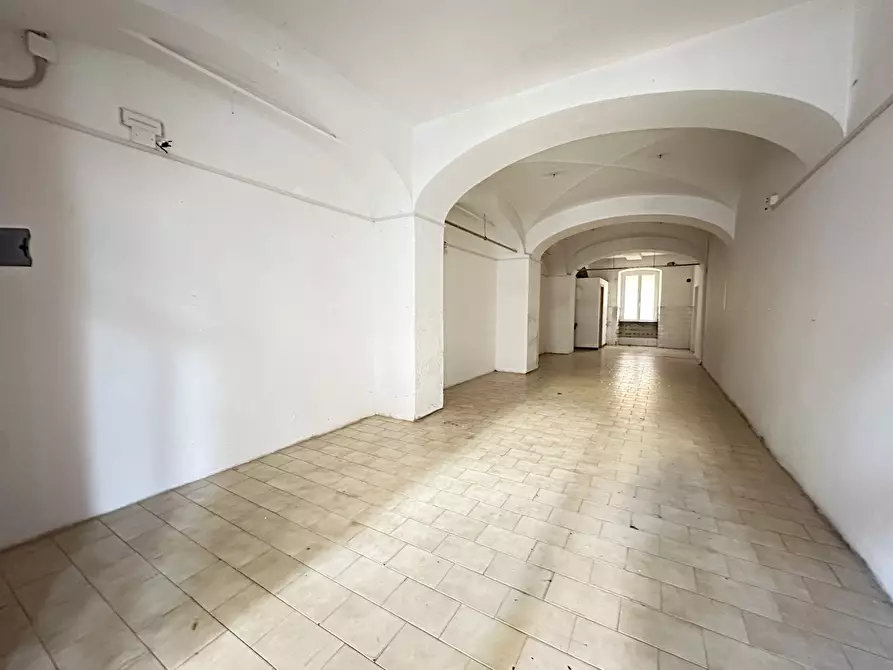 locale commerciale in affitto a Chiavari