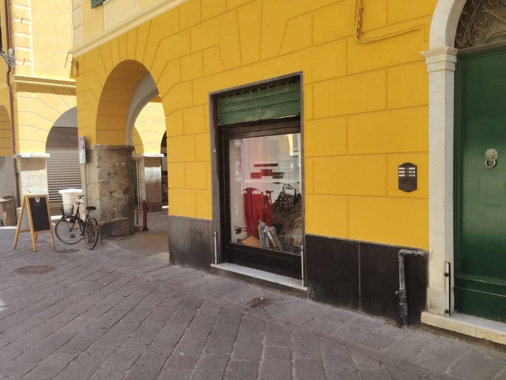 negozio in affitto a Chiavari