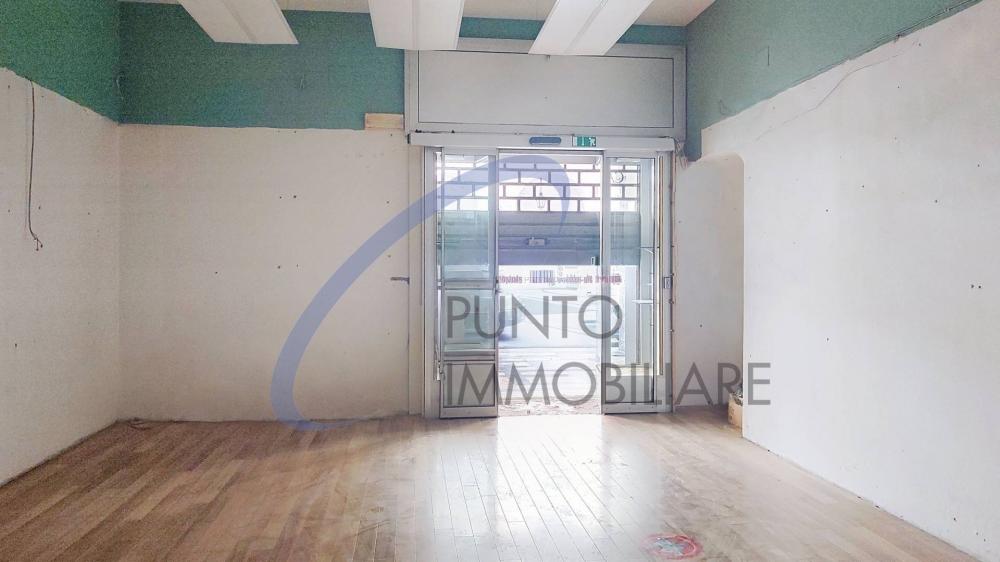 locale commerciale in affitto a Chiavari