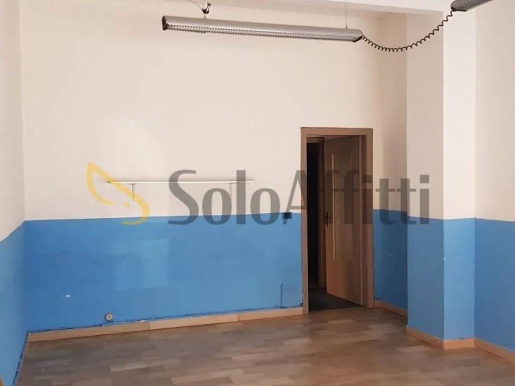 negozio in affitto a Chiavari in zona Caperana