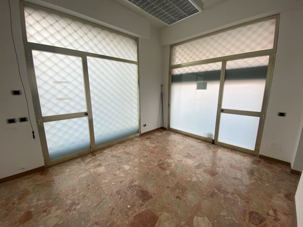 locale commerciale in affitto a Chiavari