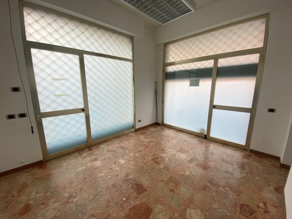 locale commerciale in affitto a Chiavari