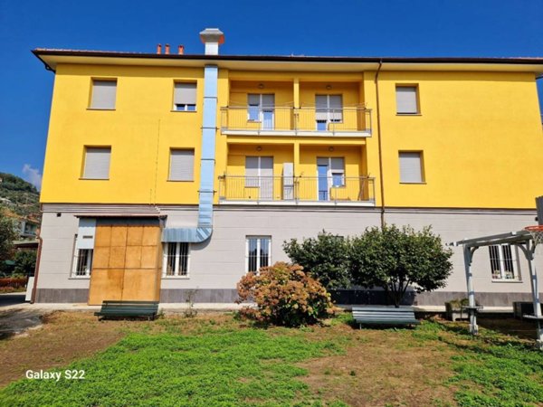 appartamento in affitto a Chiavari in zona Caperana