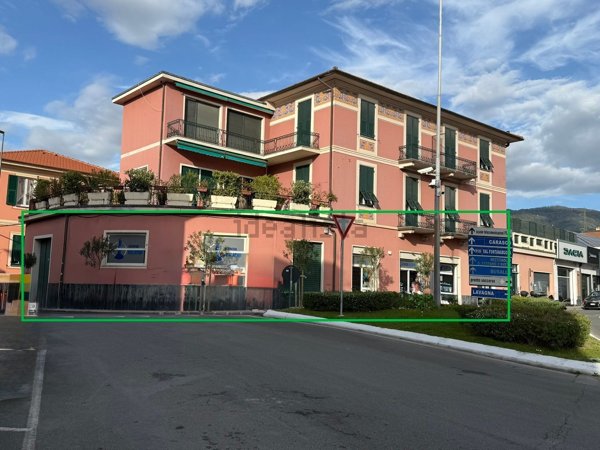 locale commerciale in affitto a Chiavari in zona Caperana