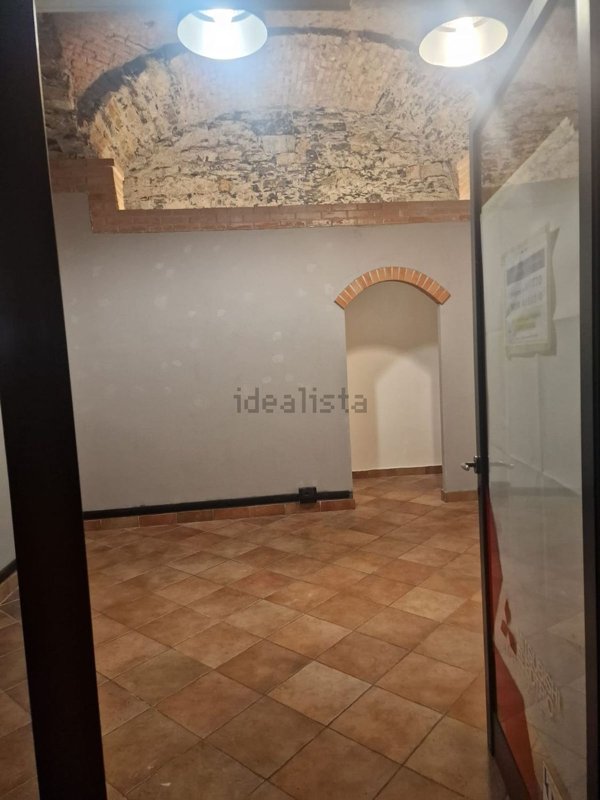locale commerciale in affitto a Chiavari