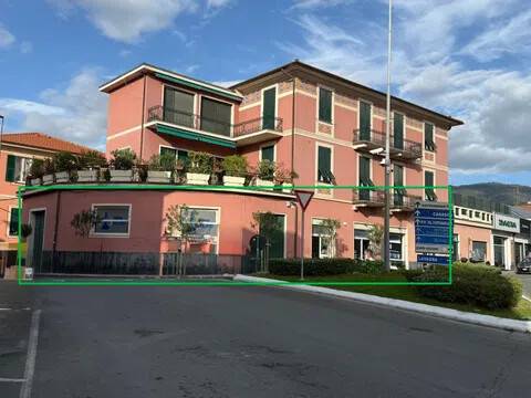 negozio in affitto a Chiavari in zona Caperana