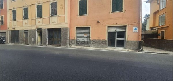 negozio in affitto a Chiavari in zona Caperana