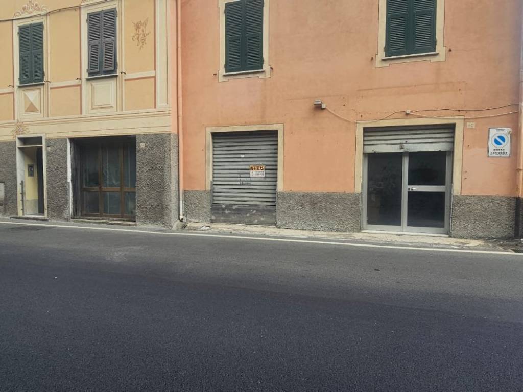 negozio in affitto a Chiavari in zona Caperana