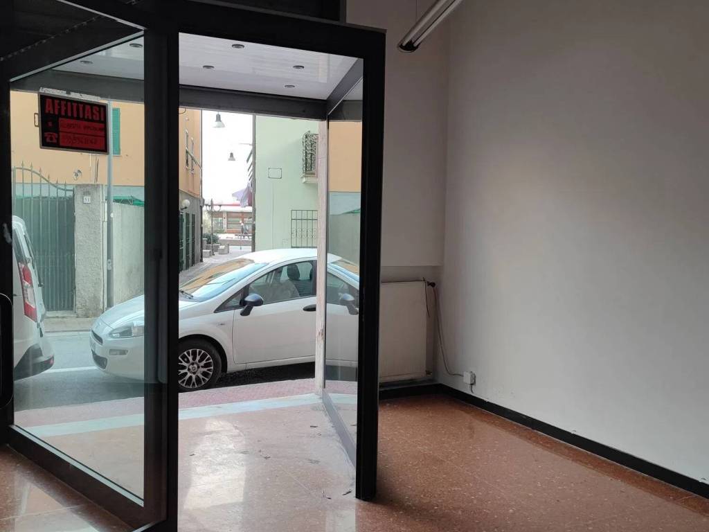 negozio in affitto a Cogoleto
