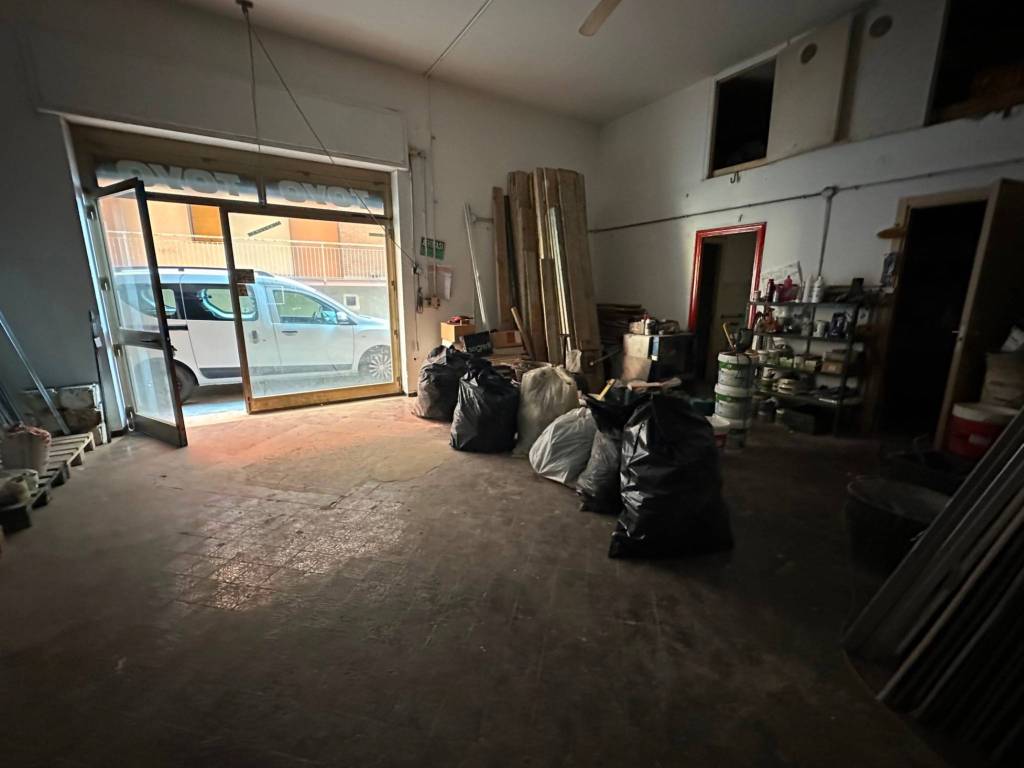 negozio in affitto a Cogoleto