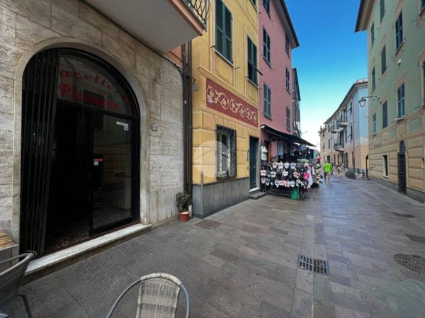 negozio in affitto a Cogoleto