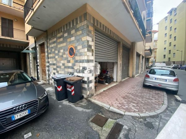 locale commerciale in affitto a Cogoleto