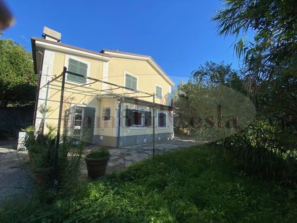 esavano in affitto a Cogorno in zona San Salvatore