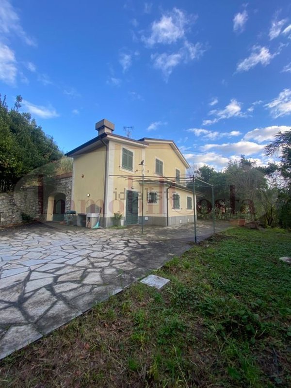 esavano in affitto a Cogorno in zona San Salvatore