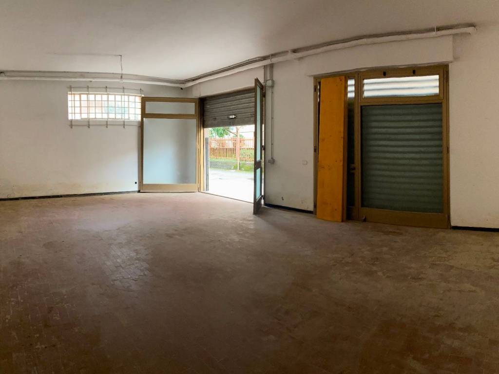 locale commerciale in affitto a Cogorno in zona San Salvatore