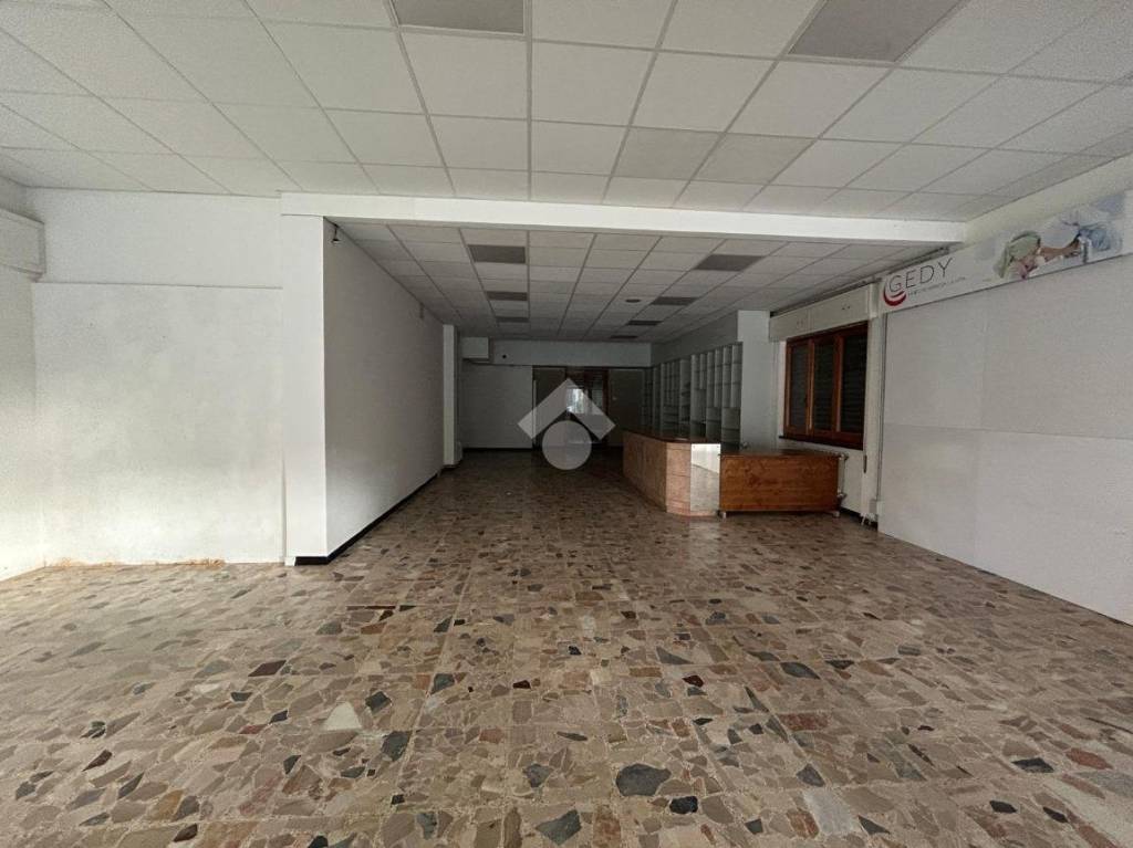 negozio in affitto a Cogorno in zona San Salvatore