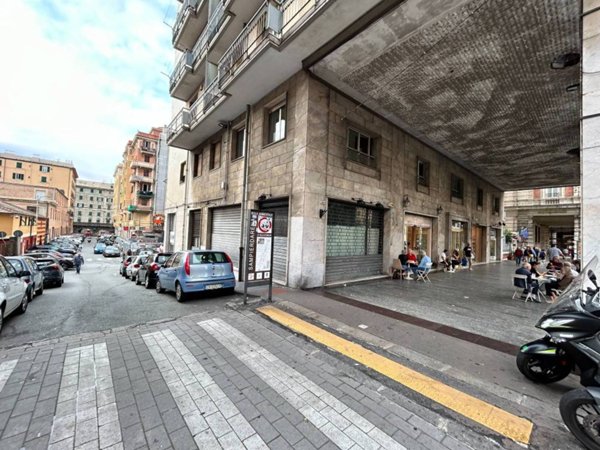 negozio in affitto a Genova in zona Sampierdarena
