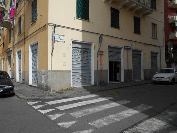 locale di sgombero in affitto a Genova in zona Sampierdarena