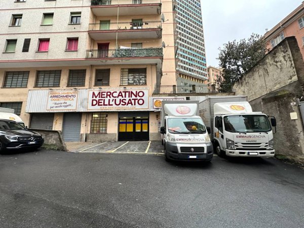 locale commerciale in affitto a Genova in zona Sampierdarena