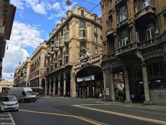 negozio in affitto a Genova