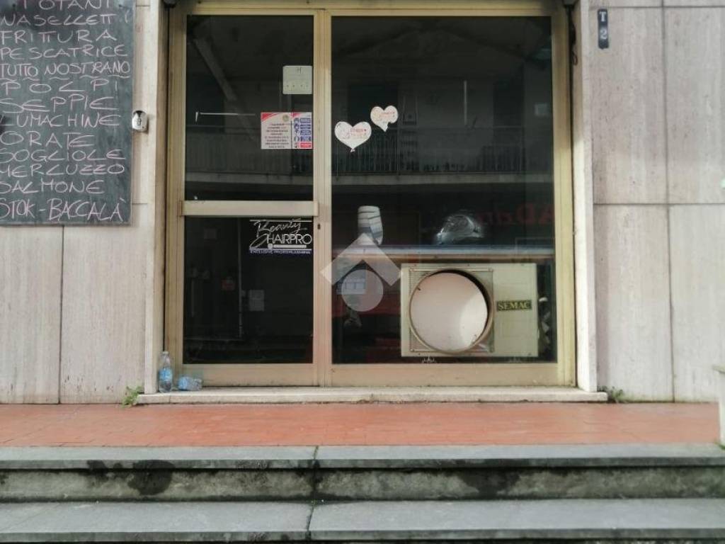 negozio in affitto a Genova in zona Struppa