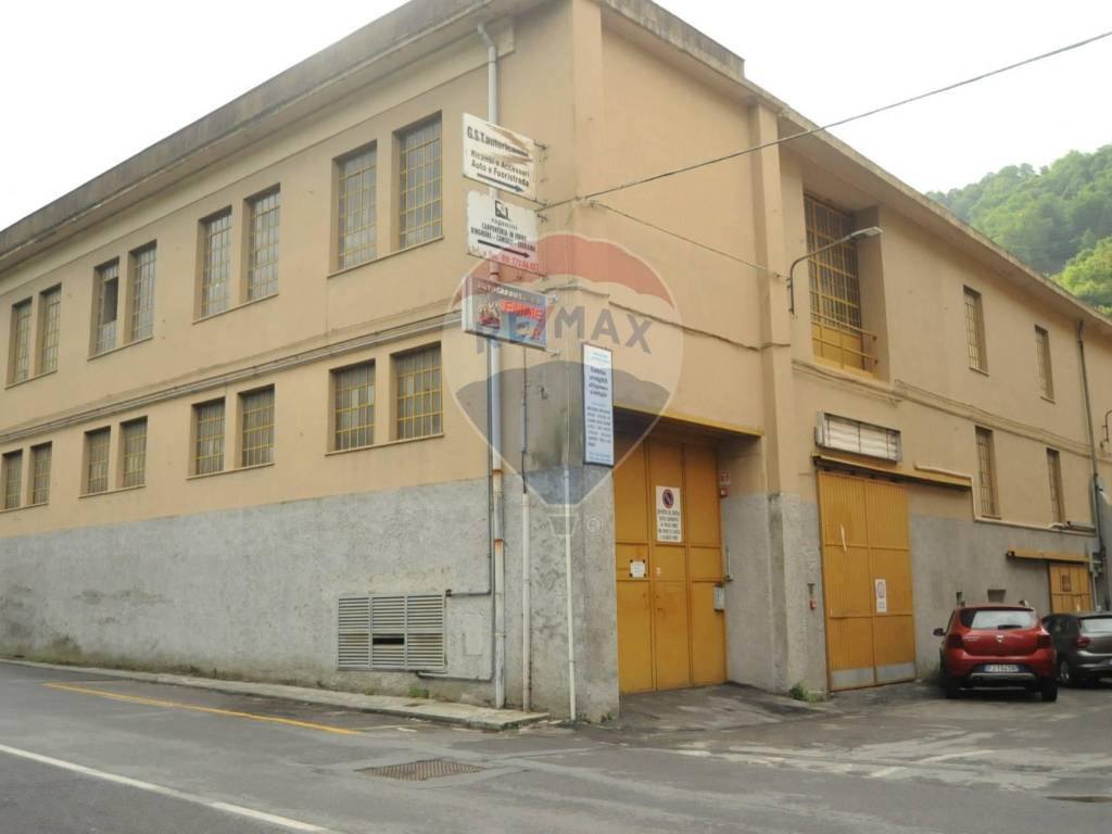 negozio in affitto a Genova in zona Pontedecimo