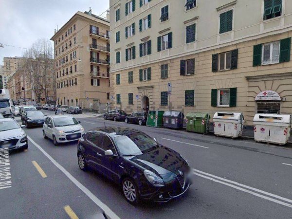 locale di sgombero in affitto a Genova in zona Foce
