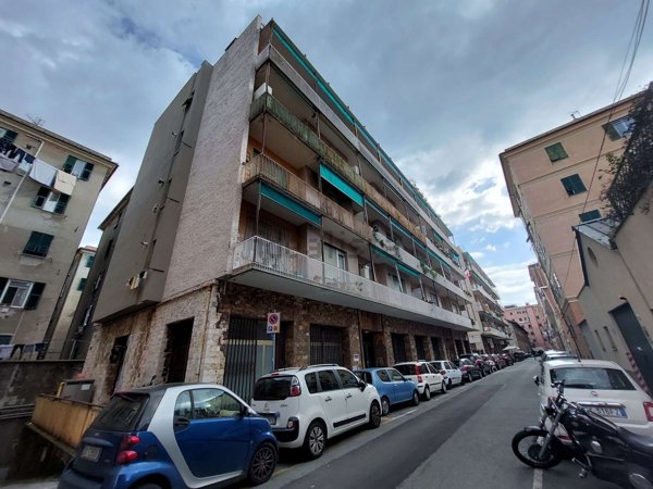 locale commerciale in affitto a Genova in zona Sestri Ponente