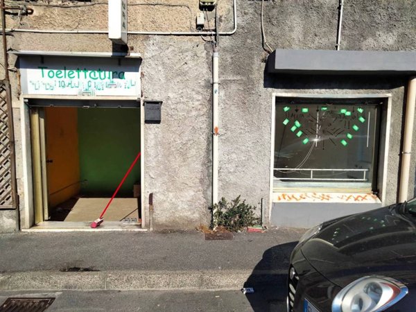 negozio in affitto a Genova in zona Struppa