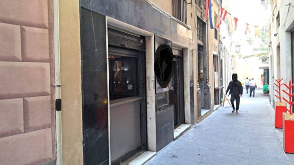negozio in affitto a Genova in zona Sottoripa / Maddalena / Molo