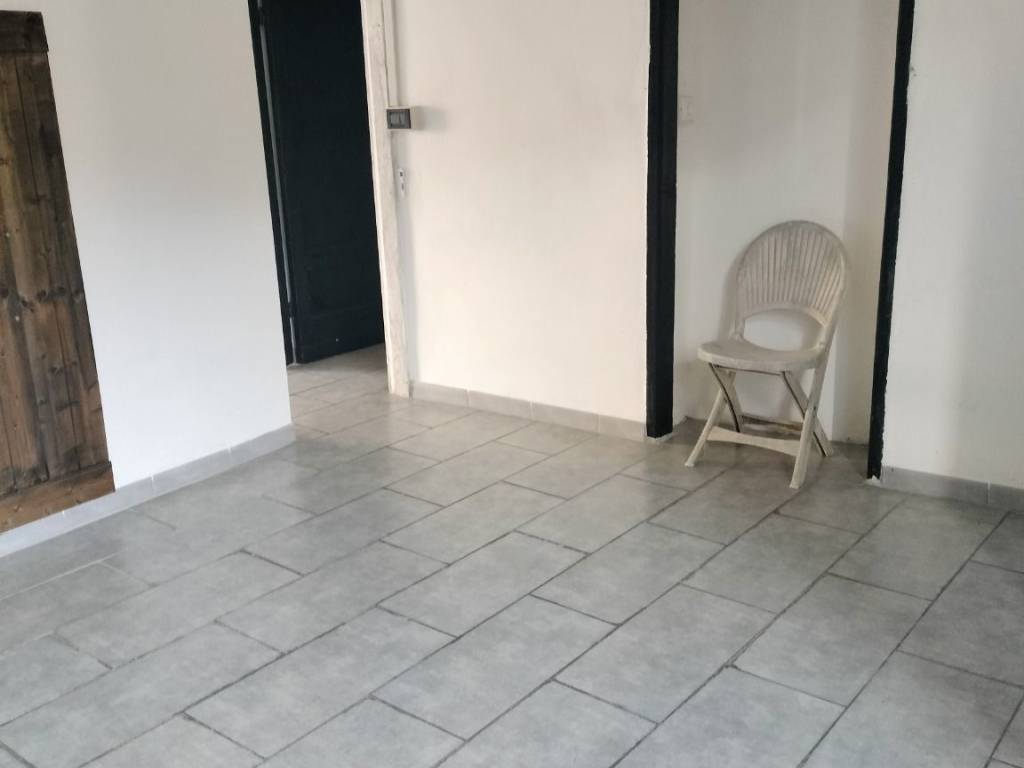 negozio in affitto a Genova in zona Struppa