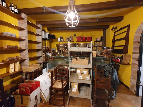 locale commerciale in affitto a Genova
