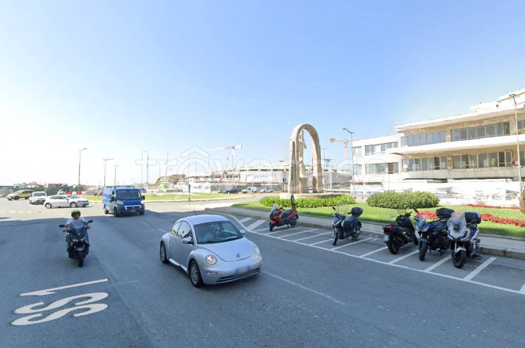 negozio in affitto a Genova in zona Foce