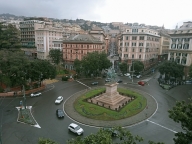 negozio in affitto a Genova in zona Sottoripa / Maddalena / Molo