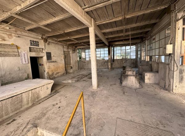 locale di sgombero in affitto a Genova in zona Pegli