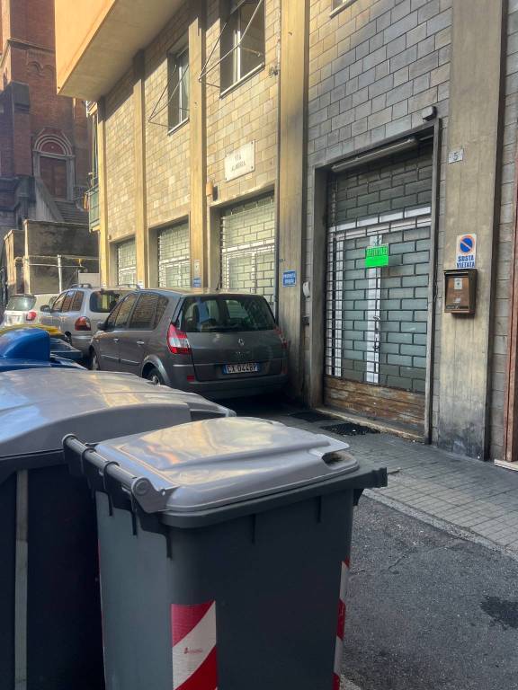 negozio in affitto a Genova in zona Lagaccio / Granarolo