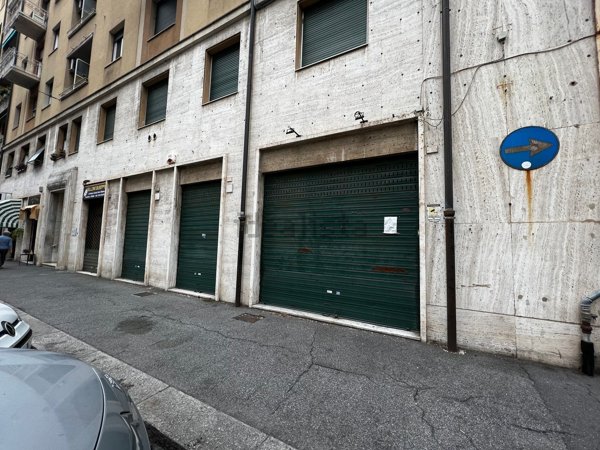 negozio in affitto a Genova in zona Foce