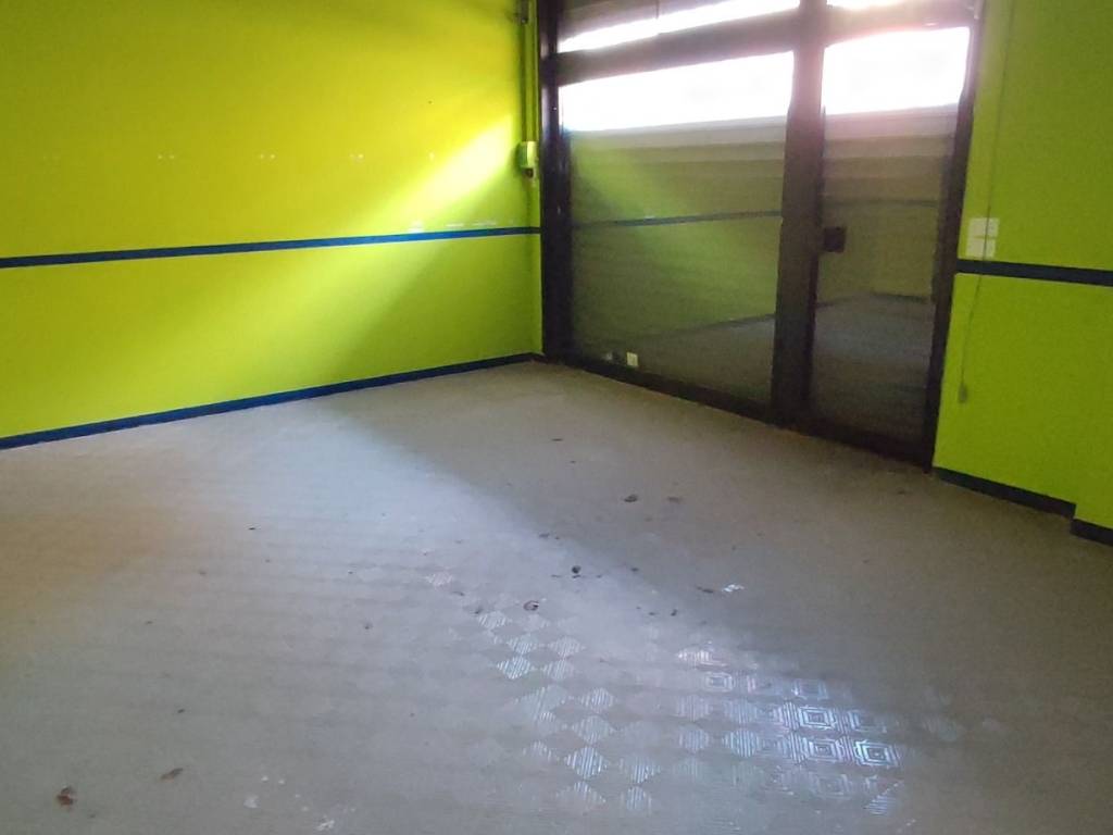 negozio in affitto a Genova in zona Molassana