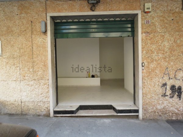 negozio in affitto a Genova in zona Castelletto