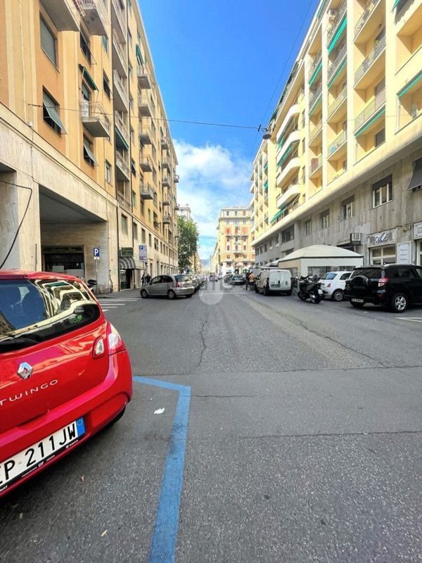 negozio in affitto a Genova in zona Foce