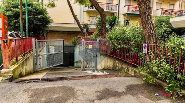 negozio in affitto a Genova in zona Sestri Ponente