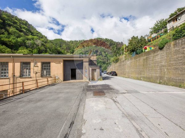 locale commerciale in affitto a Genova in zona Voltri