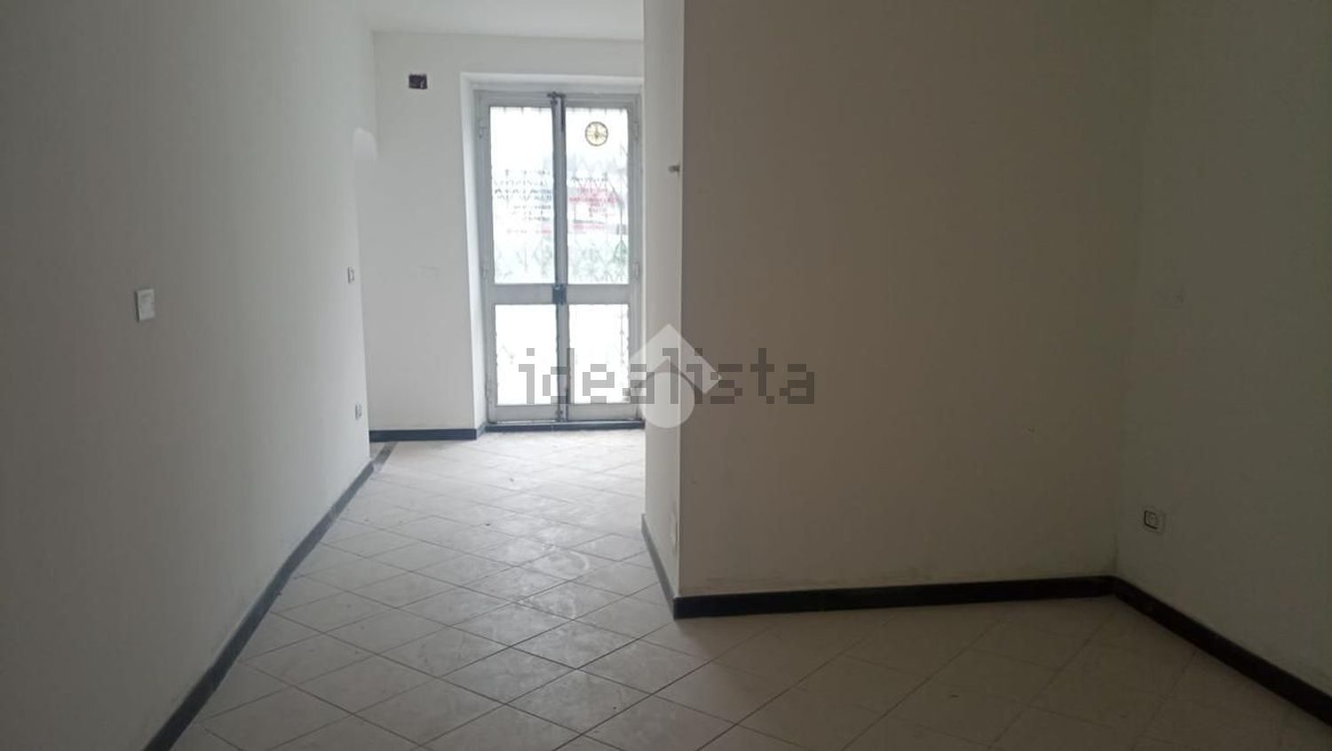 locale commerciale in affitto a Genova in zona Staglieno