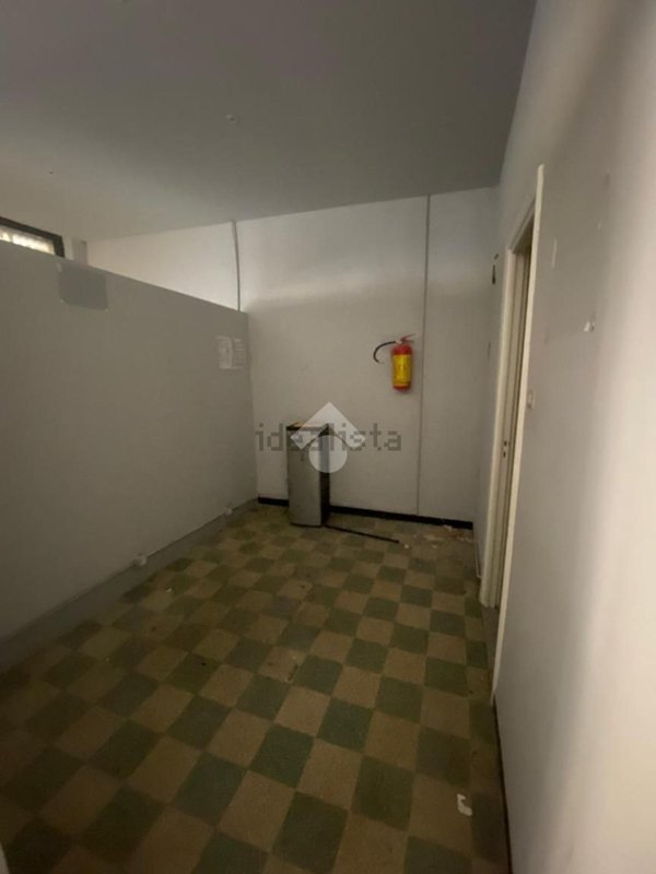 negozio in affitto a Genova in zona Struppa