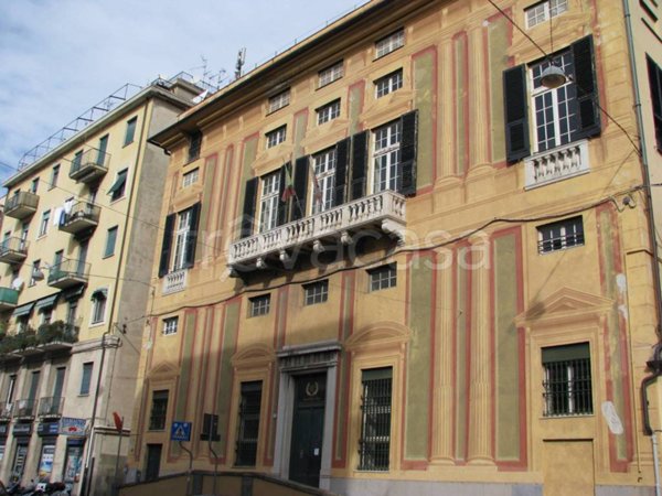 locale commerciale in affitto a Genova in zona Sampierdarena