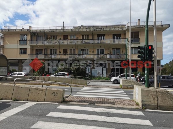 negozio in affitto a Genova