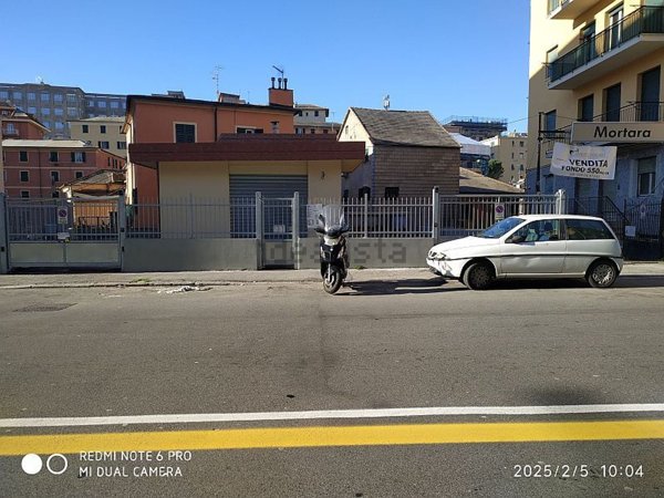 locale commerciale in affitto a Genova in zona Sturla