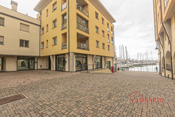 locale commerciale in affitto a Genova in zona Sestri Ponente