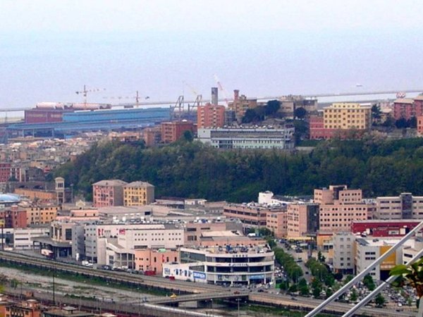 negozio in affitto a Genova in zona Sampierdarena