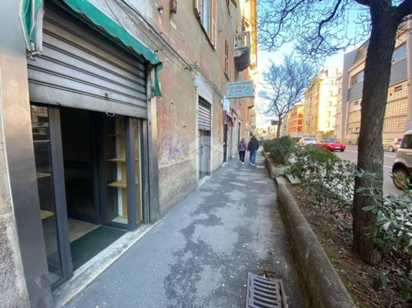negozio in affitto a Genova in zona Sestri Ponente
